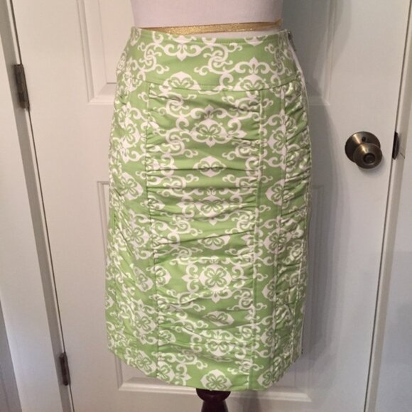 WOMAN SKIRT PENCIL NEW GREEN WHITE PRINT RUCHED Size 2 NWT - Picture 1 of 8
